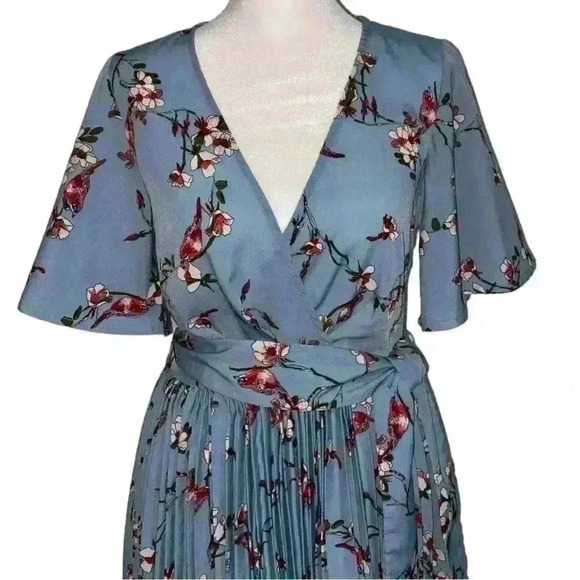 PrettyLittleThing Dusty Blue Floral Pleated Midi Dress-NWOT - Picture 6 of 9